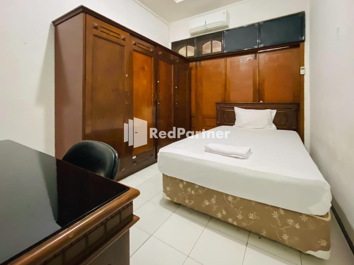 Hotel Griya Dalem Syariah Redpartner Surabaya Exterior foto